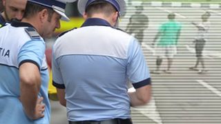 VIDEO | Bărbatul care a spulberat intenționat cu mașina un angajat al unei spălătorii s-a predat