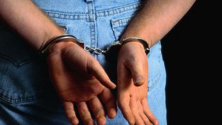 Un brăilean a încălcat de șase ori ordinul de protecție. A fost arestat preventiv