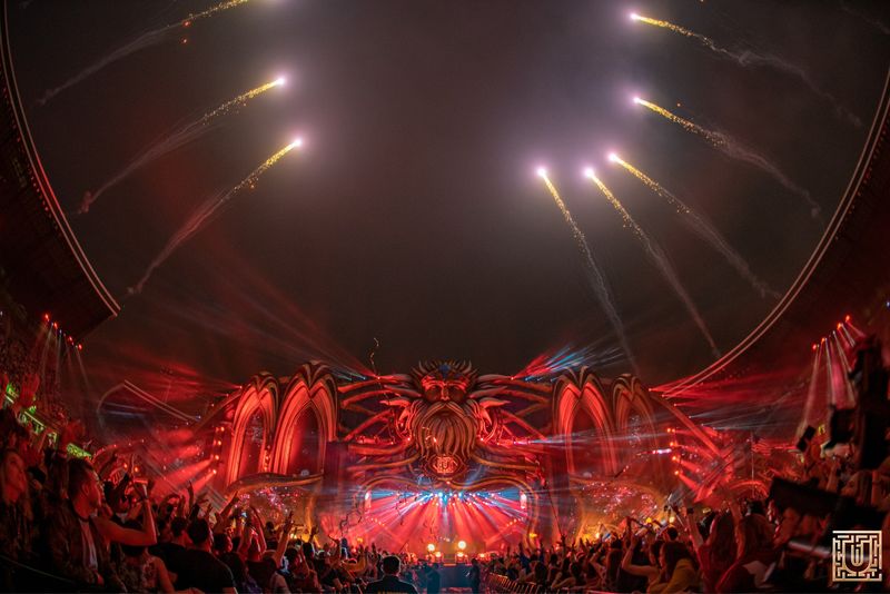 Mai multe brăţări de triaj epidemiologic au fost furate și vândute pentru accesul la festivalul UNTOLD