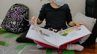 8 școli din Capitală își vor desfășura activitatea exclusiv online