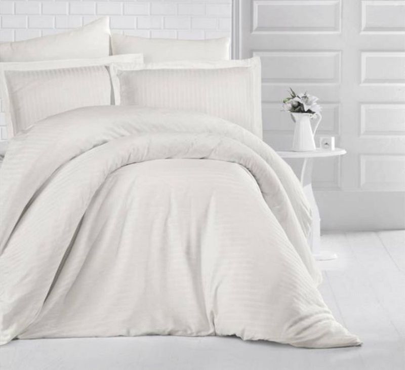 Lenjeria de pat albă favorizează un somn mai bun, te scapă de insomnie?