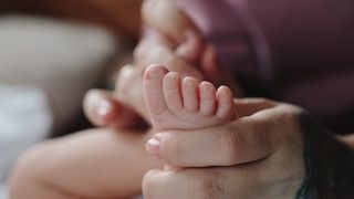 Veste tristă pentru viitoarele mămici: Primarul Capitalei taie stimulentul pentru nou-născuți 