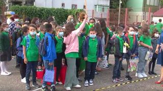 Toţi elevii vor purta uniforme începând din acest an şcolar