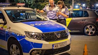 VIDEO | Un scandal monstru a avut loc în centrul orașului Baia Mare, unde un bărbat agresat de doi indivizi a sărit să-i bată tocmai pe mascații care i-au venit în ajutor