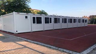 Situație fără precedent la Timișoara. Lipsa spațiului în sălile de clasă mută orele în containere sau foste internate