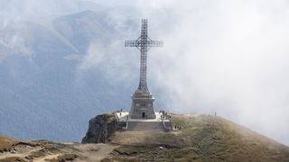 Ceremonie militară și religioasă la Crucea Caraiman