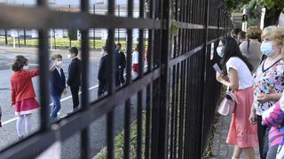 Regulile sanitare impuse de COVID-19, factor de stres pentru mulți elevi