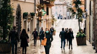 În ce județ masca de protecție devine obligatorie în spațiile publice