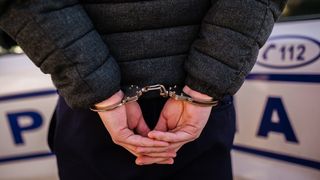 FOTO | Unul dintre moștenitorii unui imperiu de milioane a fost arestat de procurorii DIICOT în timp ce vindea droguri de mare risc