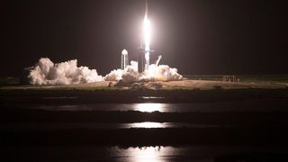 Prima rachetă cu echipaj civil a fost lansată