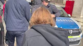 VIDEO | Răsturnare de situație în cazul Sofiei, fetița de 2 ani decedată la Iași. Mama fetiței și concubinul său au fost REȚINUȚI! Reacția tatălui micuței: „Sper să primească pedeapsa maximă!”