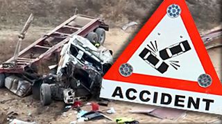 VIDEO | Accident tragic la Agigea: Un șofer a murit chiar de ziua lui de naștere, după ce s-a prăbușit cu TIR-ul, de la cinci metri înălțime