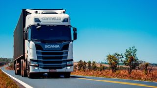 Accident tragic la Agigea: Un șofer a murit după ce s-a prăbușit cu TIR-ul, de la cinci metri înălțime