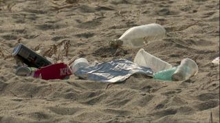 VIDEO | Imagini dezolante vin de pe plajele constănțene. Gunoaiele domnesc pe nisip