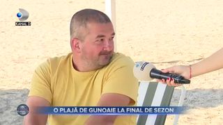 O plaja de gunoaie la final de sezon