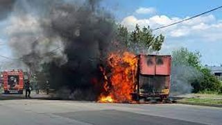 Tulcea: Mașină &icirc;n flăcări, &icirc;n trafic