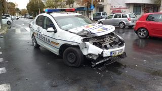 O autospecială a Poliției a fost implicată într-un eveniment rutier la ieșire din Râmnicu Sărat