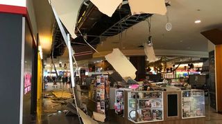 Tavanul unui mall s-a prăbușit