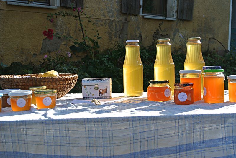 Se curăţă gutuile de coajă pentru dulceaţă: Reţetă tradițională