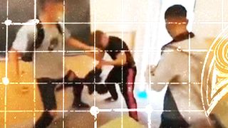 VIDEO | Elev din Arad, lovit cu bestialitate de alți băieți, în timp ce colegii filmează și se distrează: "Direct, dă-i!”