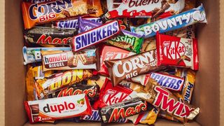 Situație îngrijorătoare în rândul celor mici: 65% dintre copii mănâncă dulciuri în exces, iar o parte dintre ei nu se hidratează corespunzător preferând sucul în locul apei