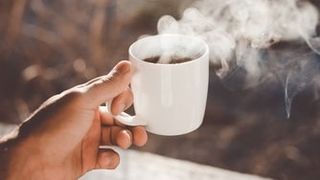 Sfatul medicului: ,,Nu beți niciodată cafeaua imediat ce vă treziți!”