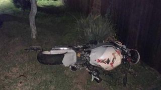 Un tânăr și-a pierdut viața într-un accident de motocicletă în Argeș. Băiatul a intrat cu motorul într-un copac