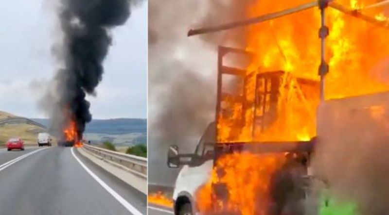 Un camion plin de mobilă a luat foc în mijlocul autostrăzii