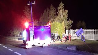 FOTO|Un bărbat a murit după ce a intrat cu mașina &icirc;ntr-un st&acirc;lp de beton