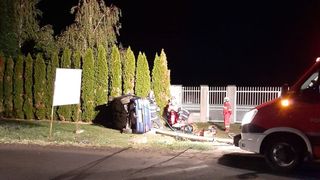 FOTO|Un bărbat a murit după ce a intrat cu mașina &icirc;ntr-un st&acirc;lp de beton