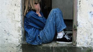 VIDEO | O copilă de doar 11 ani a ajuns victima unui pensionar cu gânduri bolnave, care îi este vecin