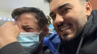 Jador de la ,,Puterea Dragostei", gest impresionant pentru un om care se ruga pe stradă: „Suntem cu toții oameni...”