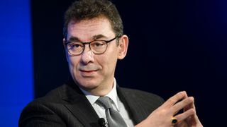 Șeful Pfizer a declarat că lumea ar putea reveni la normal &icirc;ntr-un an