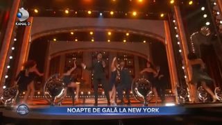 Vedetele au strălucit pe covorul roșu la Premiile Tony