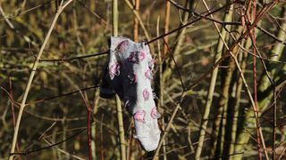 VIDEO | O fetiță a fost găsită moartă într-o pădure. Trupul micuței era căzut într-o râpă de 35 de metri