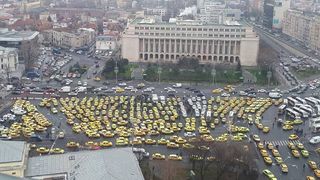 Protest cu 100 de TIR-uri &icirc;n fața Guvernului. Inițiatorii  cer soluționarea problemelor din Transporturi