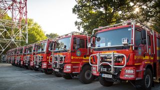 O explozie de proporții a alarmat locatarii unui bloc din Ploiești: Un bărbat a ajuns la spital din cauza arsurilor