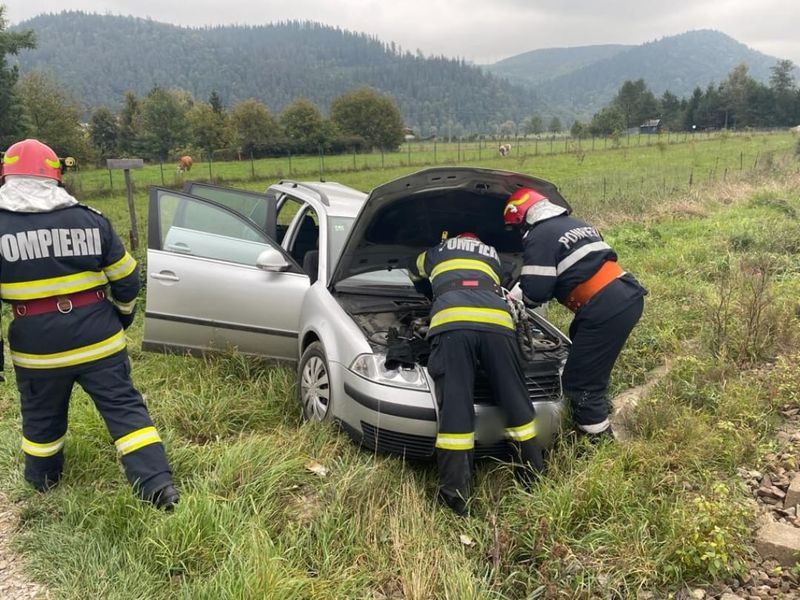 FOTO| Accident grav în Suceava: Un autoturism a fost lovit de tren
