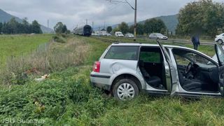 FOTO| Accident grav în Suceava: Un autoturism a fost lovit de tren