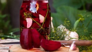 Sfecla rosie la borcan pentru iarna. Secretul pentru un preparat delicios