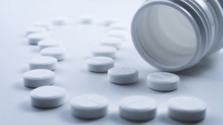 O tânără a fost salvată din comă după ce a înghițit 60 de pastile de Paracetamol pe fondul unei suferințe în dragoste