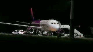 Plan roșu de intervenție pe aeroportul din Iași! Un avion WizzAir a avut probleme la aterizare