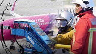 VIDEO | Plan roșu de intervenție pe aeroportul din Iași! Un avion WizzAir a avut probleme la aterizare