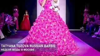 VIDEO | Cei mai aranjați cățeluși au defilat mândri alături de stăpânele lor, la un concurs de frumusețe canină din Moscova