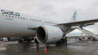 Momente de groază pentru pasagerii unui avion. Aeronava a fost oprită la sol, din cauza răzbunării unui pasager fără certificat verde