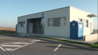 VIDEO | O situaţie tragi-comică vine din Suceava, unde hoţii au reuşit să fure o toaletă publică în care s-au investit peste 100 de mii de euro