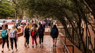 Testele Covid-19 rapide din salivă ar putea fi folosite în școli fără acordul părinților