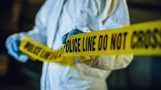 Suspect de contrabandă, împușcat în cap de către polițiști