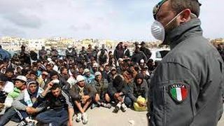 Români arestați în Italia pentru trafic de migranți