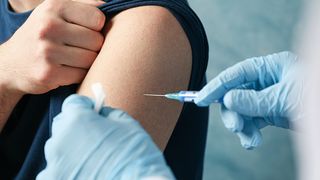 Amendă de 135 de euro pentru cei care refuză vaccinul anti-COVID. Franța vrea să modifice proiectul de lege